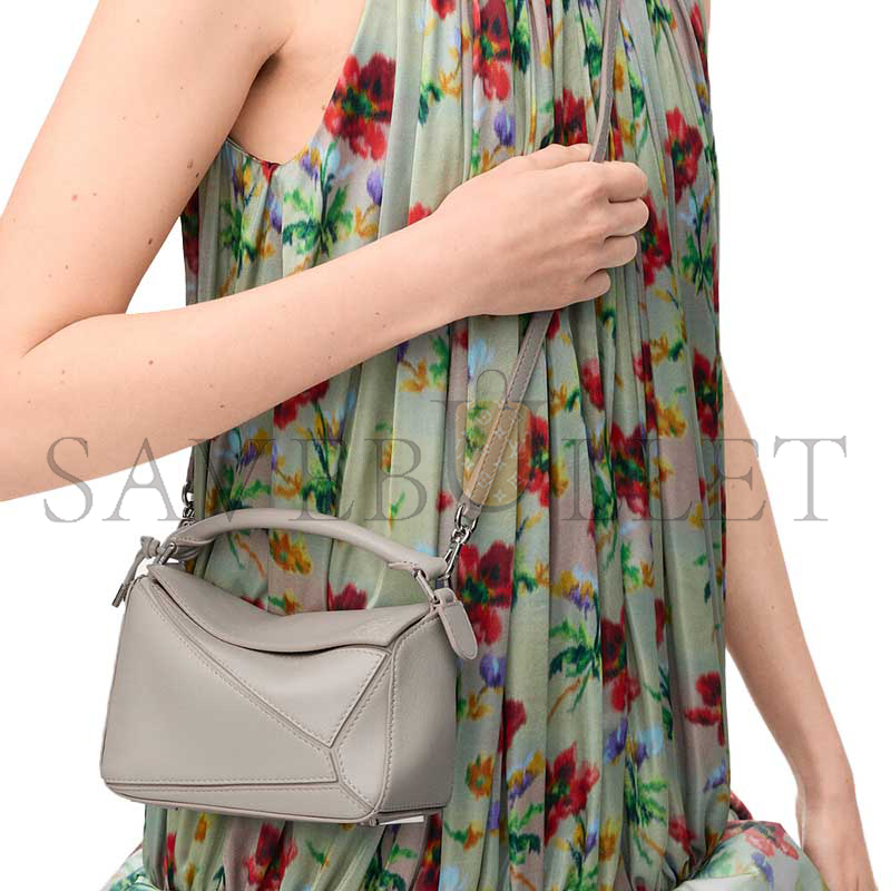 LOEWE MINI FEATHERLIGHT PUZZLE BAG IN NAPPA LAMBSKIN A510PLIX04 (17.5*12.5*7.5)